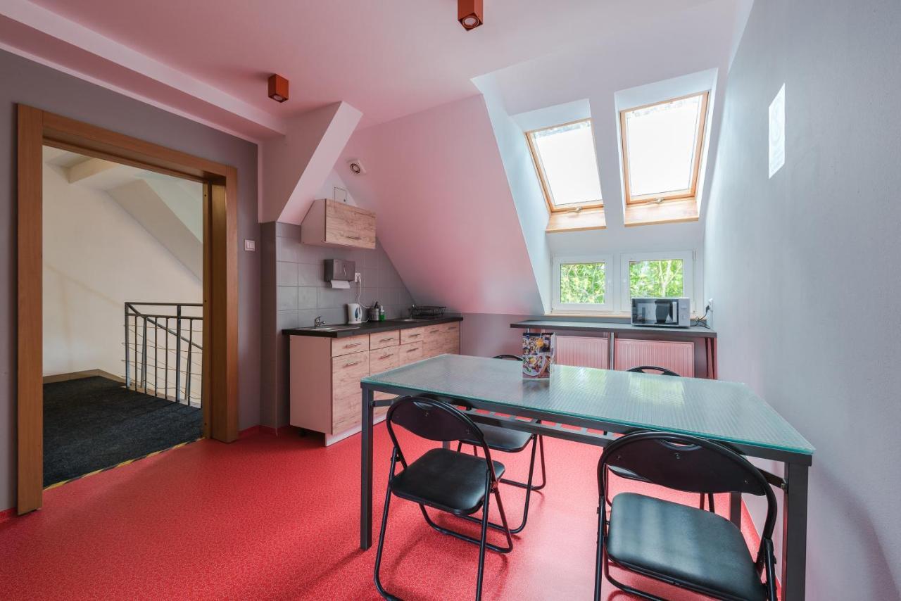 Fitness Hostel Premium Вроцлав Экстерьер фото